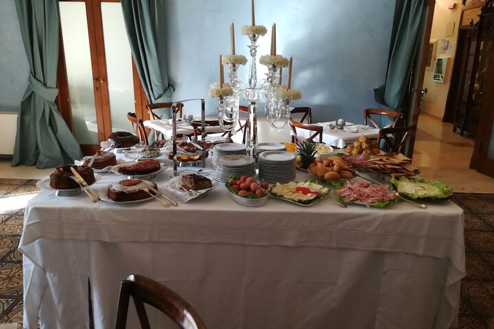 Dining 36 of 52