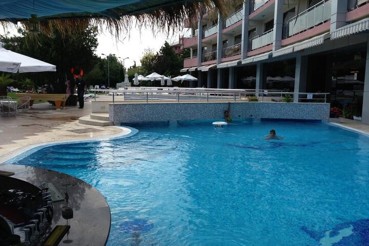 Hotel with Pool
