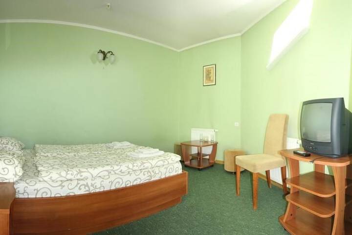 Room 5 of 32