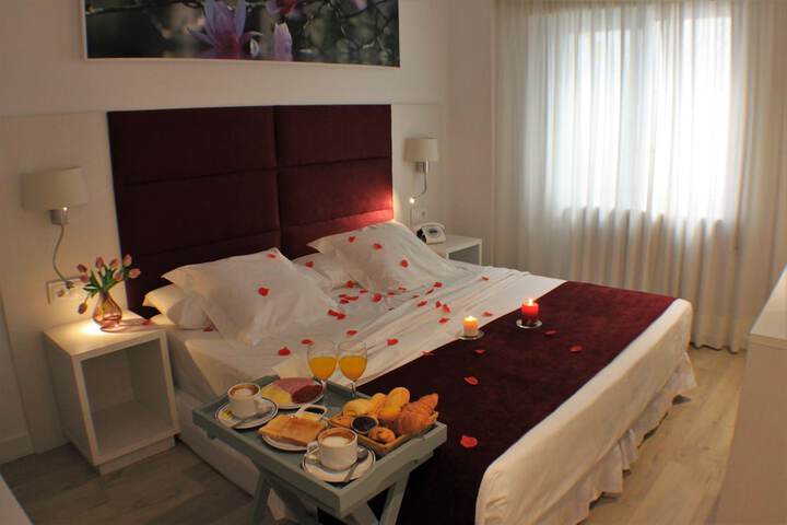 Room 27 of 77