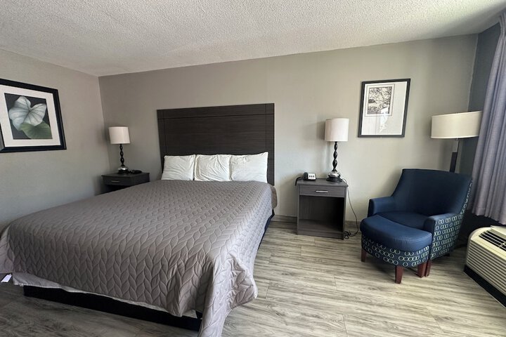 Room 12 of 19