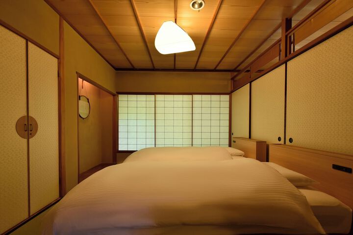 Room 18 of 147