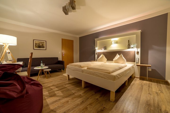 Room 2 of 73