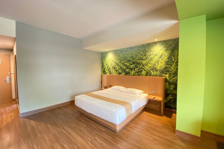 Room 11 of 32