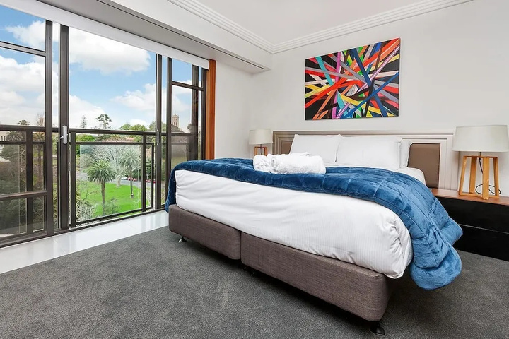 Room 2 of 10