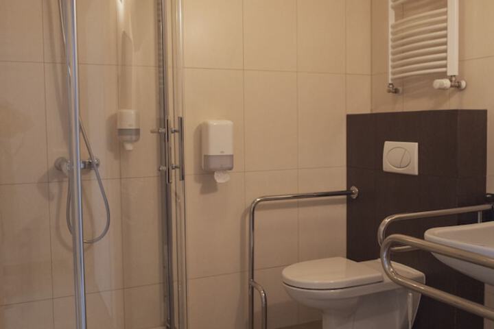 Room 6 of 33