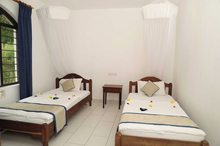 Room 6 of 27