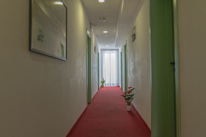 Ballroom/Hall 31 of 38