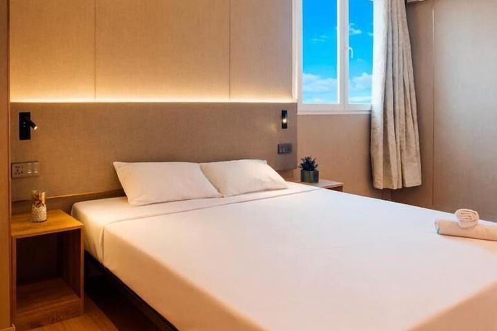 Room 5 of 10