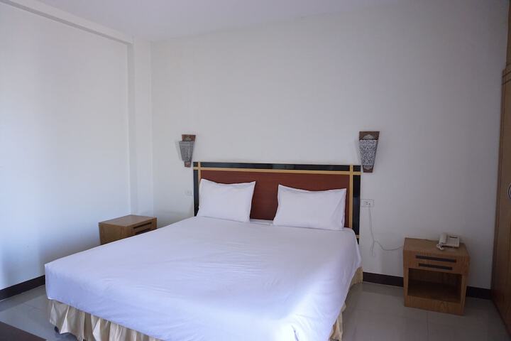 Room 9 of 38