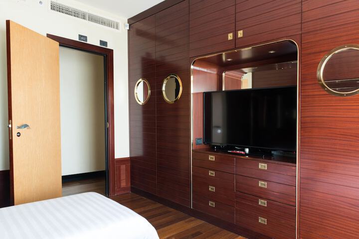 Room 10 of 123