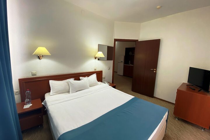 Room 9 of 106