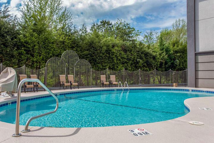 Hotel with Pool