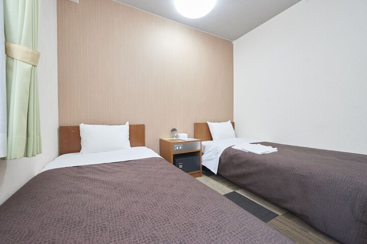 Room 6 of 27