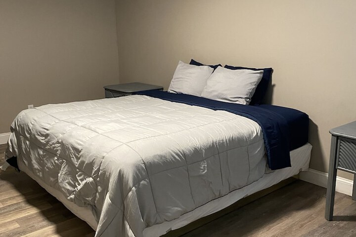 Room 4 of 12