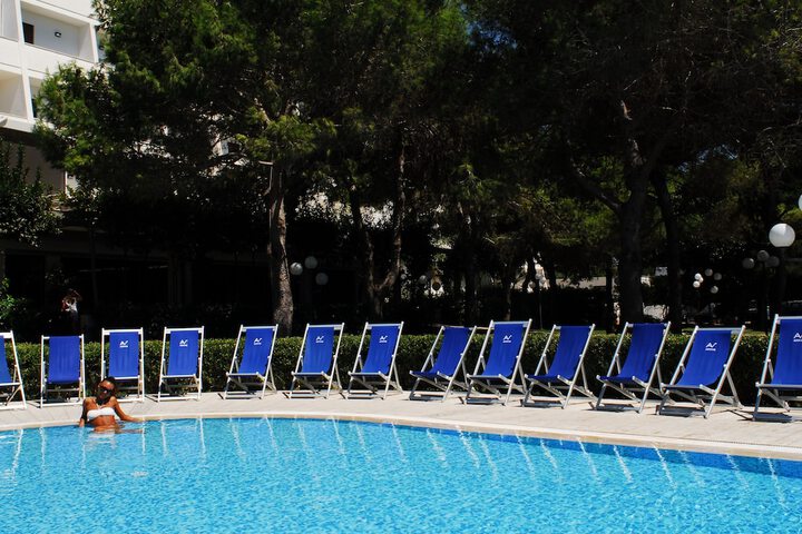 Hotel Pool