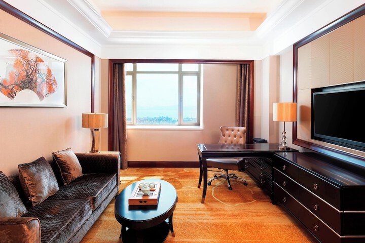 Room 13 of 71