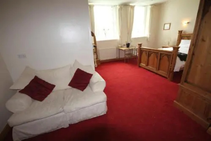 Room 5 of 11