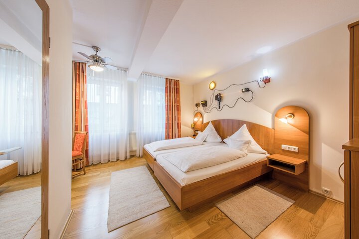 Room 11 of 35