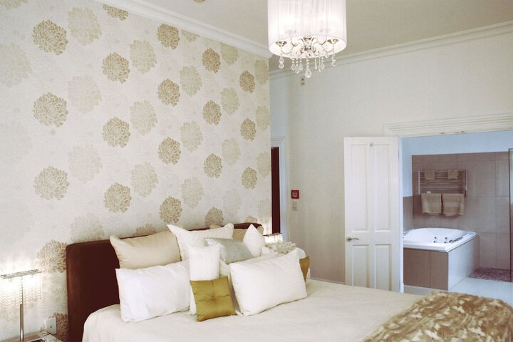 Room 13 of 40