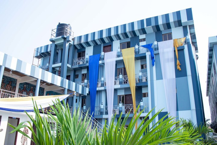 Hotel Exterior 46 of 60