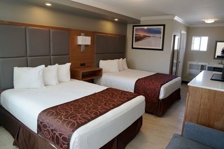 2 Queen Beds (6 of 9)