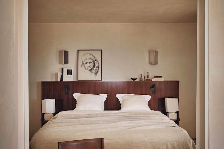 Room 93 of 205