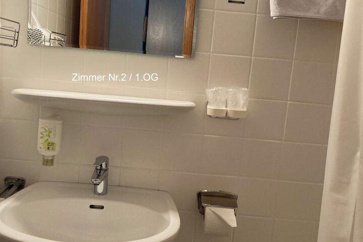 Room 52 of 106