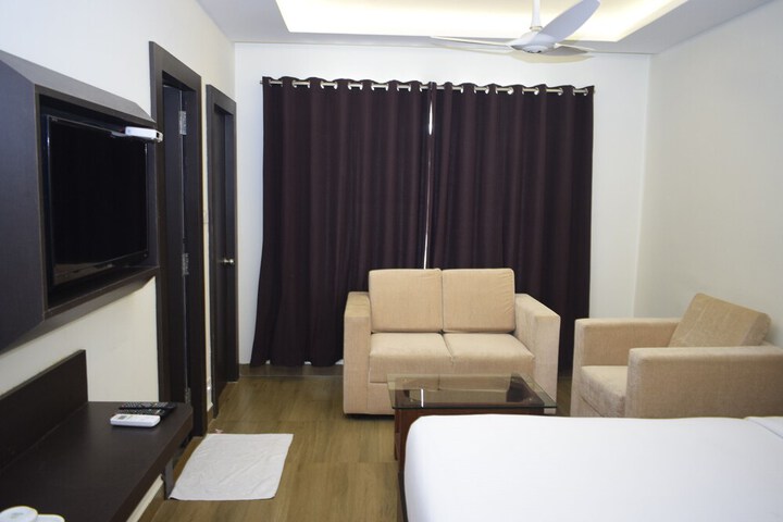 Room 21 of 40