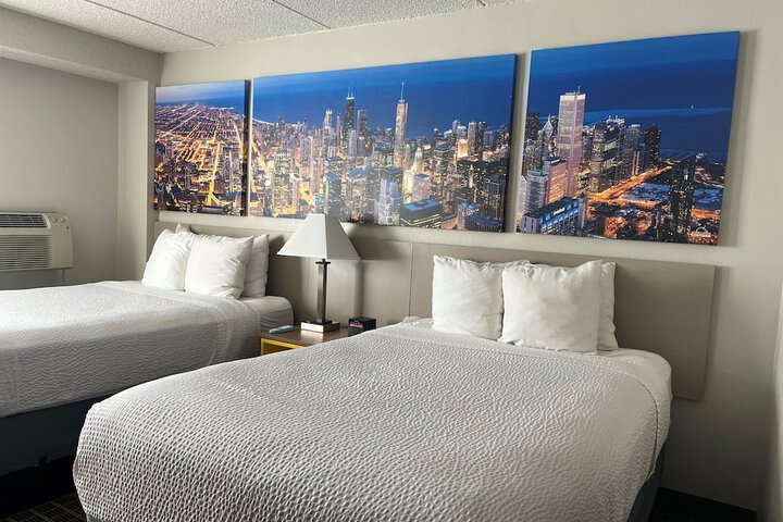 1 Queen Bed (4 of 9)