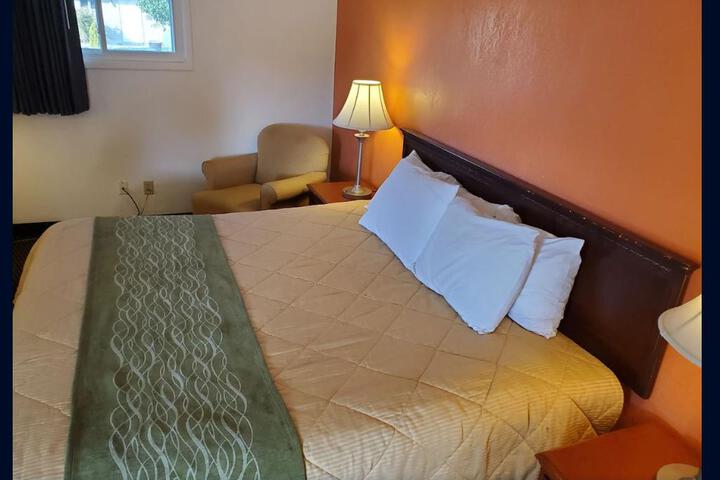 Standard | King Bed (5 of 6)