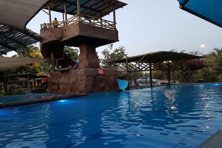 Pool 12 of 32