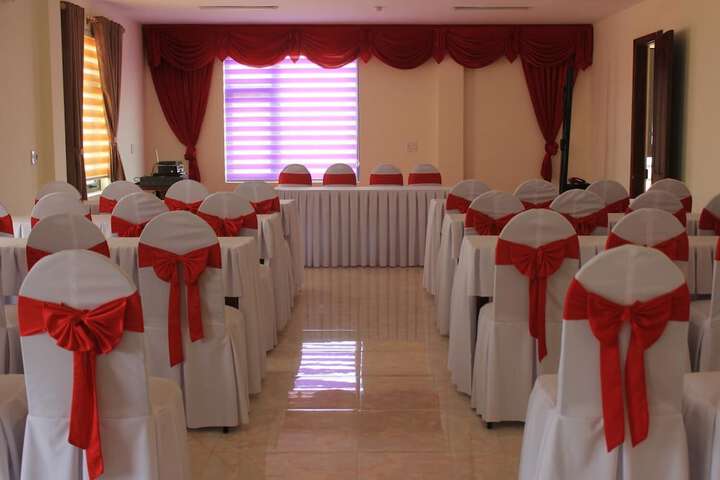 Ballroom/Hall 27 of 41