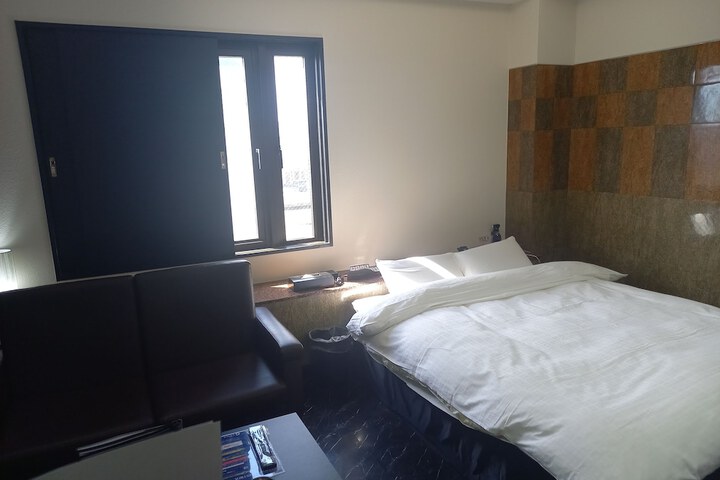 Room 32 of 51