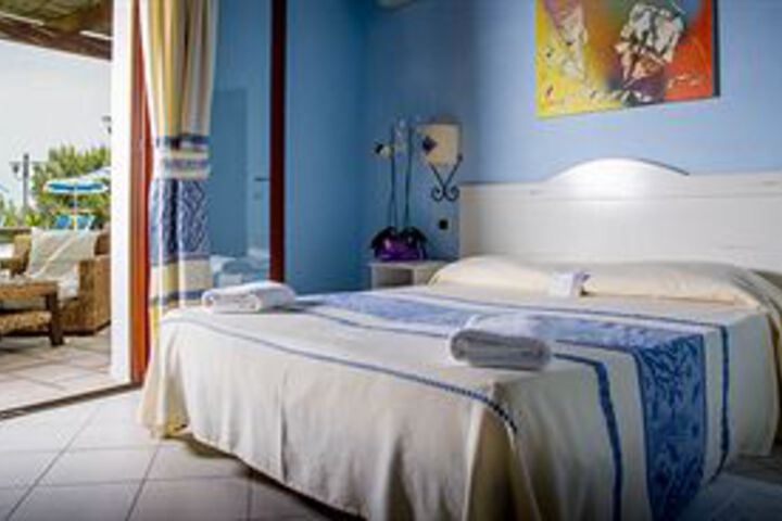 Room 6 of 18