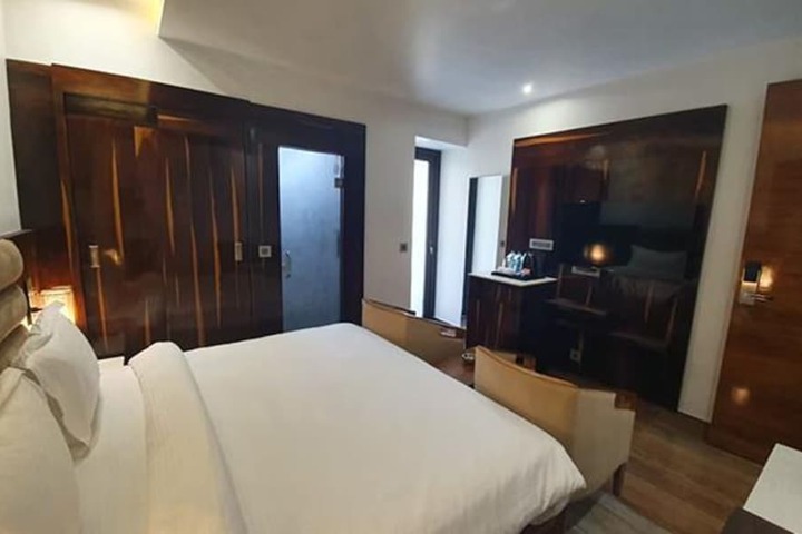 Room 18 of 27