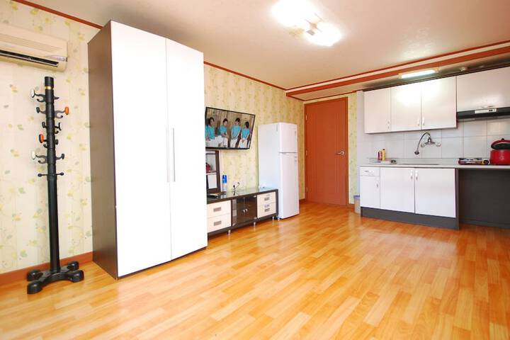 Room 8 of 16