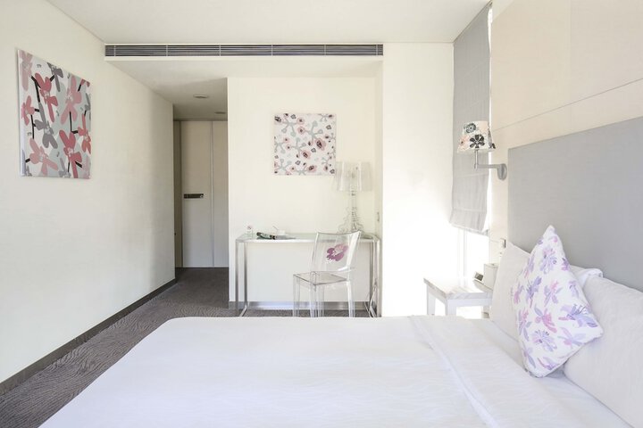 Room 12 of 80