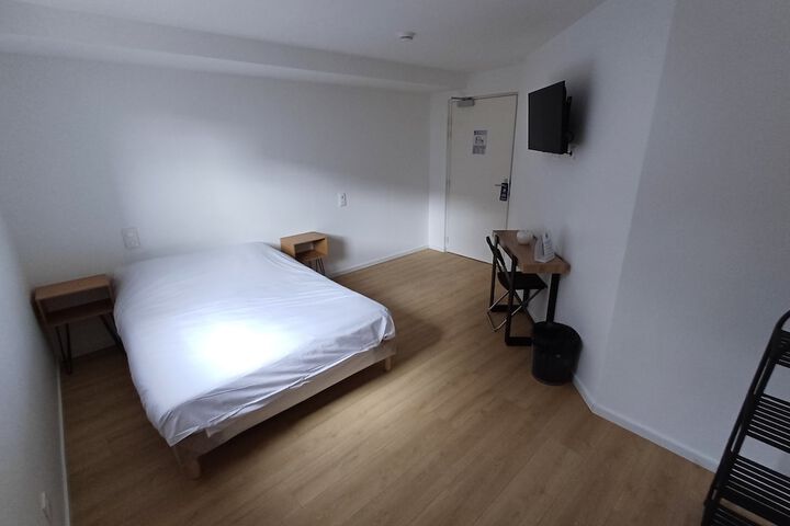 Room 4 of 11
