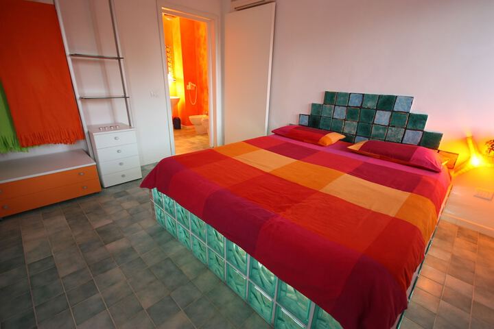 Room 8 of 92