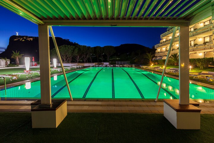 Pool 44 of 143