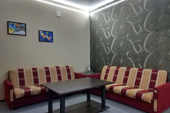 Room 4 of 9