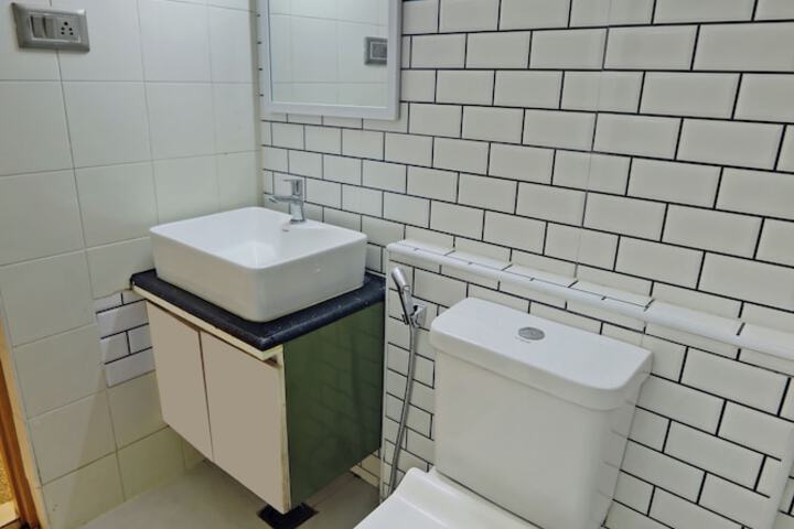 Room 5 of 10