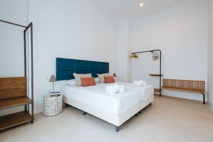 Room 42 of 317