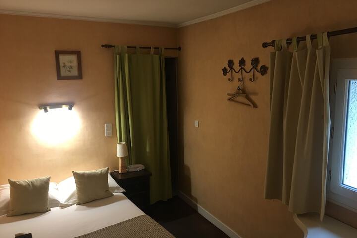 Room 11 of 42