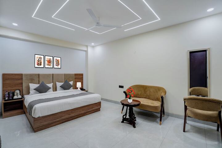 Room 32 of 47