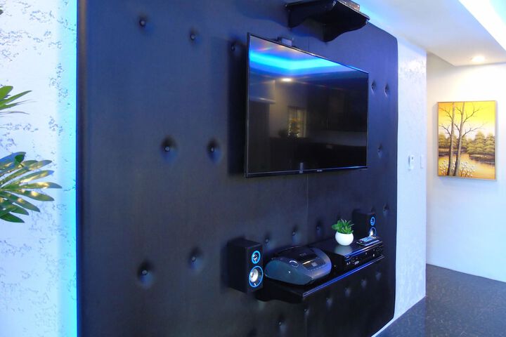 Room 33 of 83