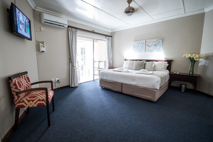 Room 25 of 49