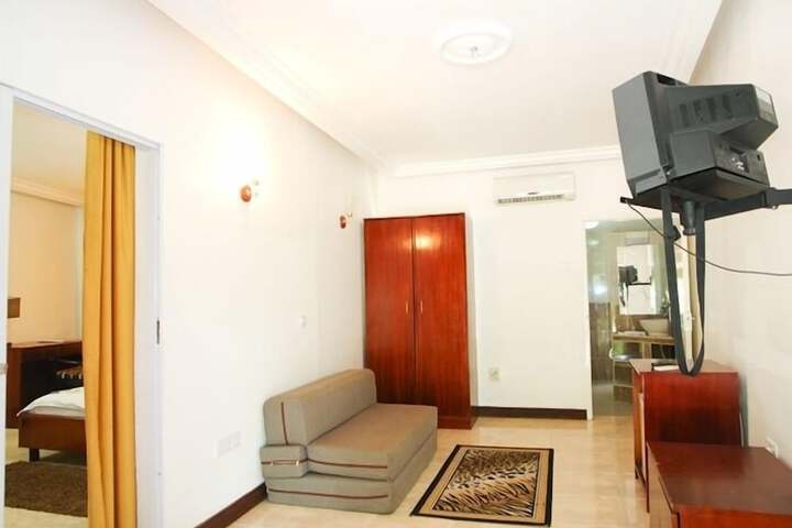 Room 10 of 33