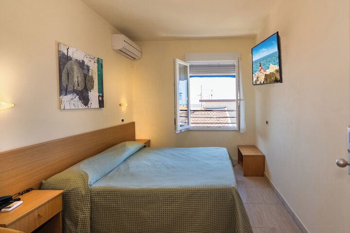 Room 44 of 119